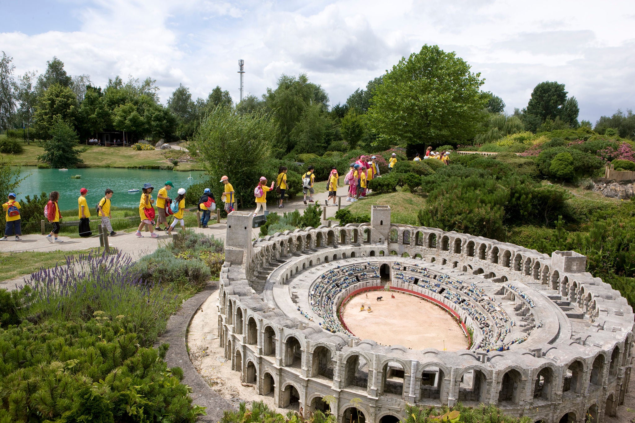 Kindergarteners near the Arles Amphitheatre at France Miniature for school trip