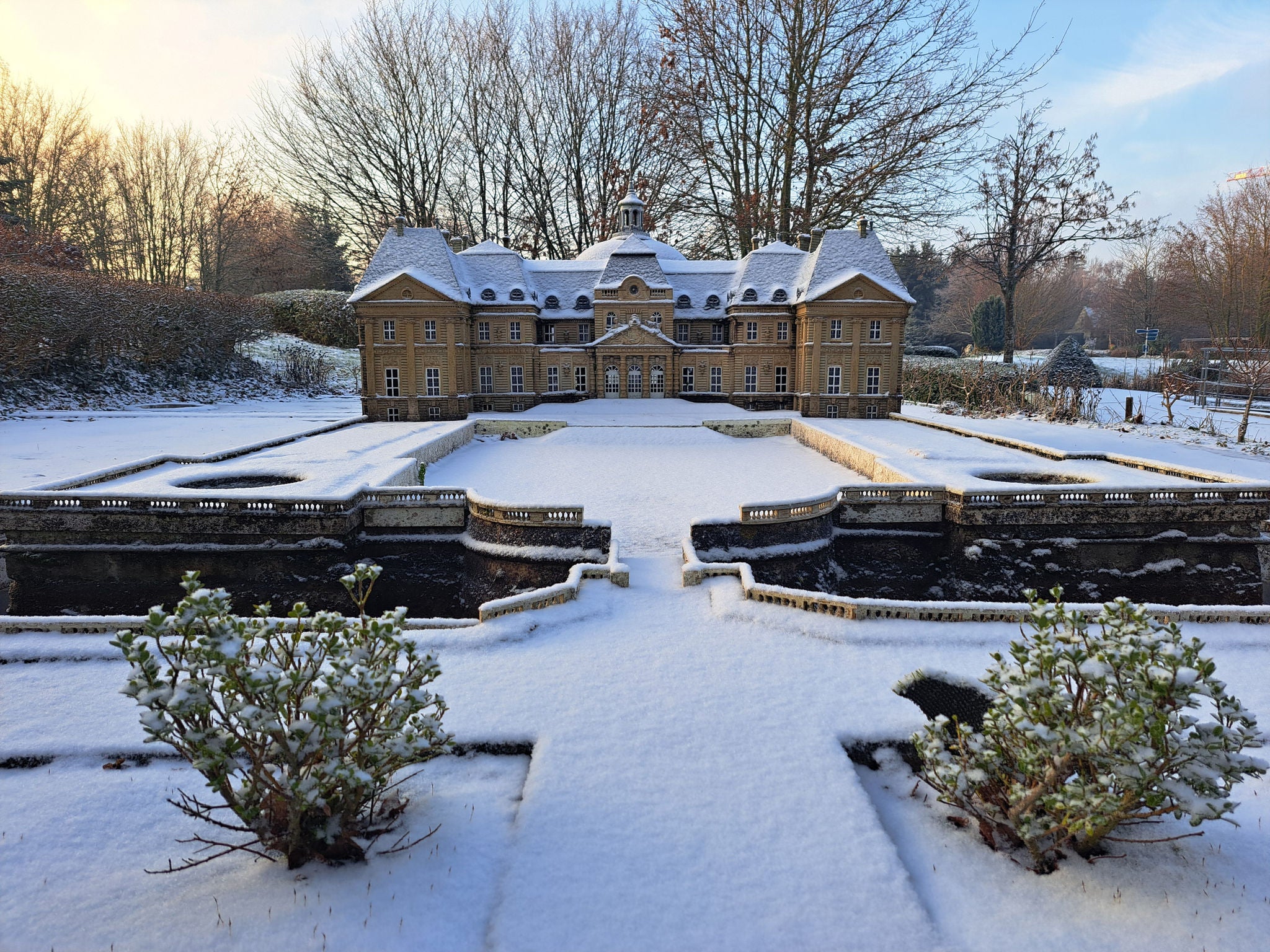 France Miniature chateau de Vaux le vicomte sous la neige 